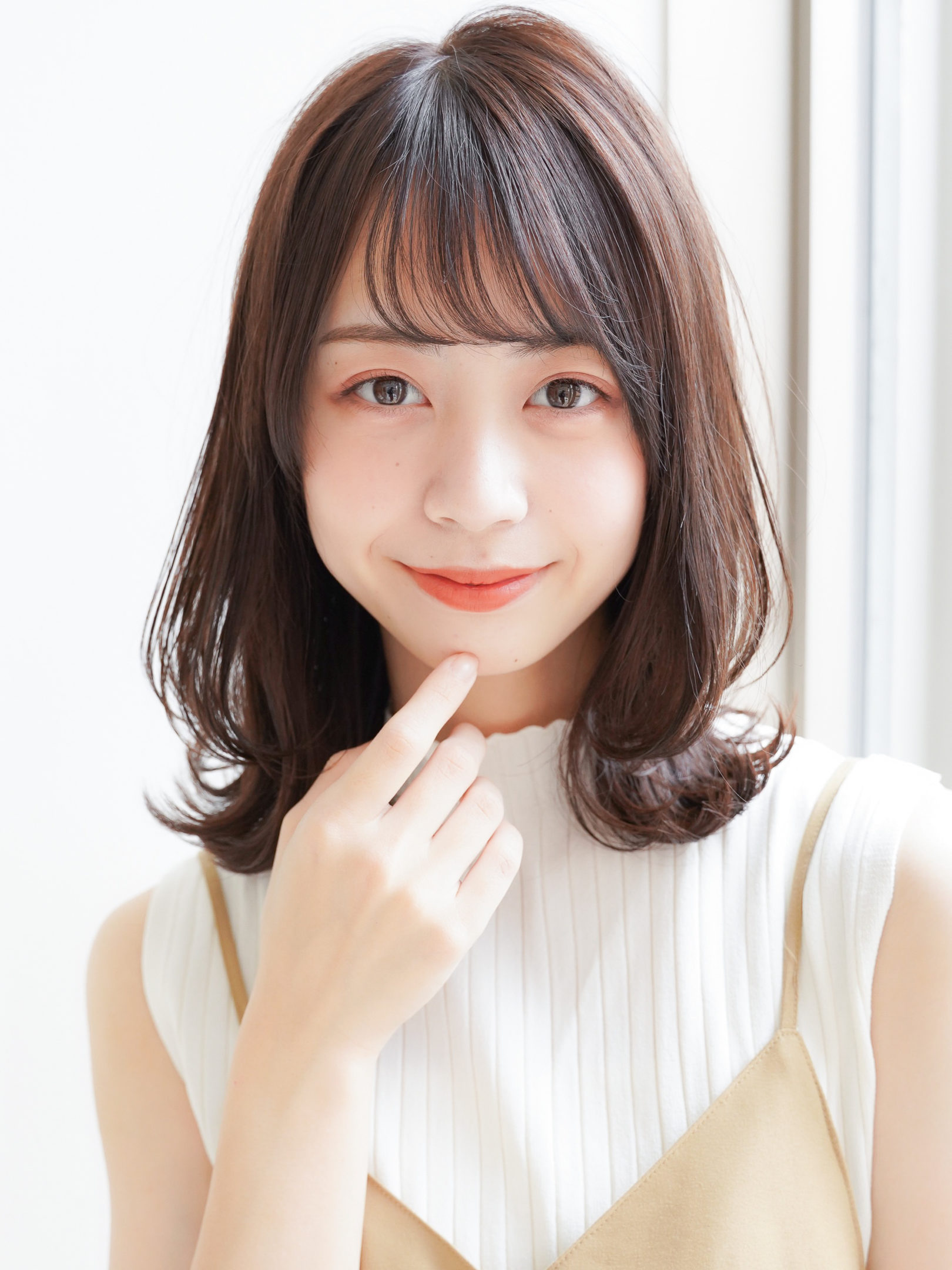 人気のくびれミディアムヘアで柔らかいスタイルに Agnos青山 田中誠二 表参道 青山の美容院 美容室グループ Kanow Group