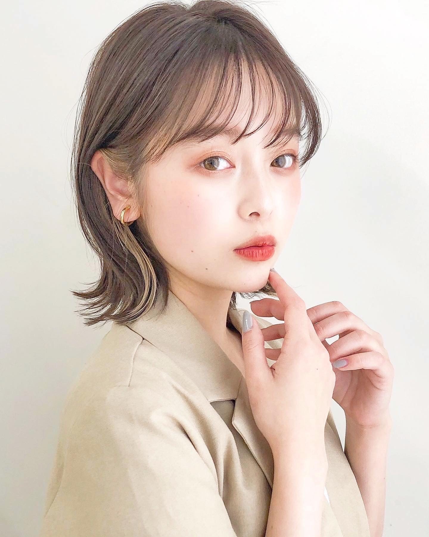 イヤリングカラーイメチェン外ハネくびれボブ