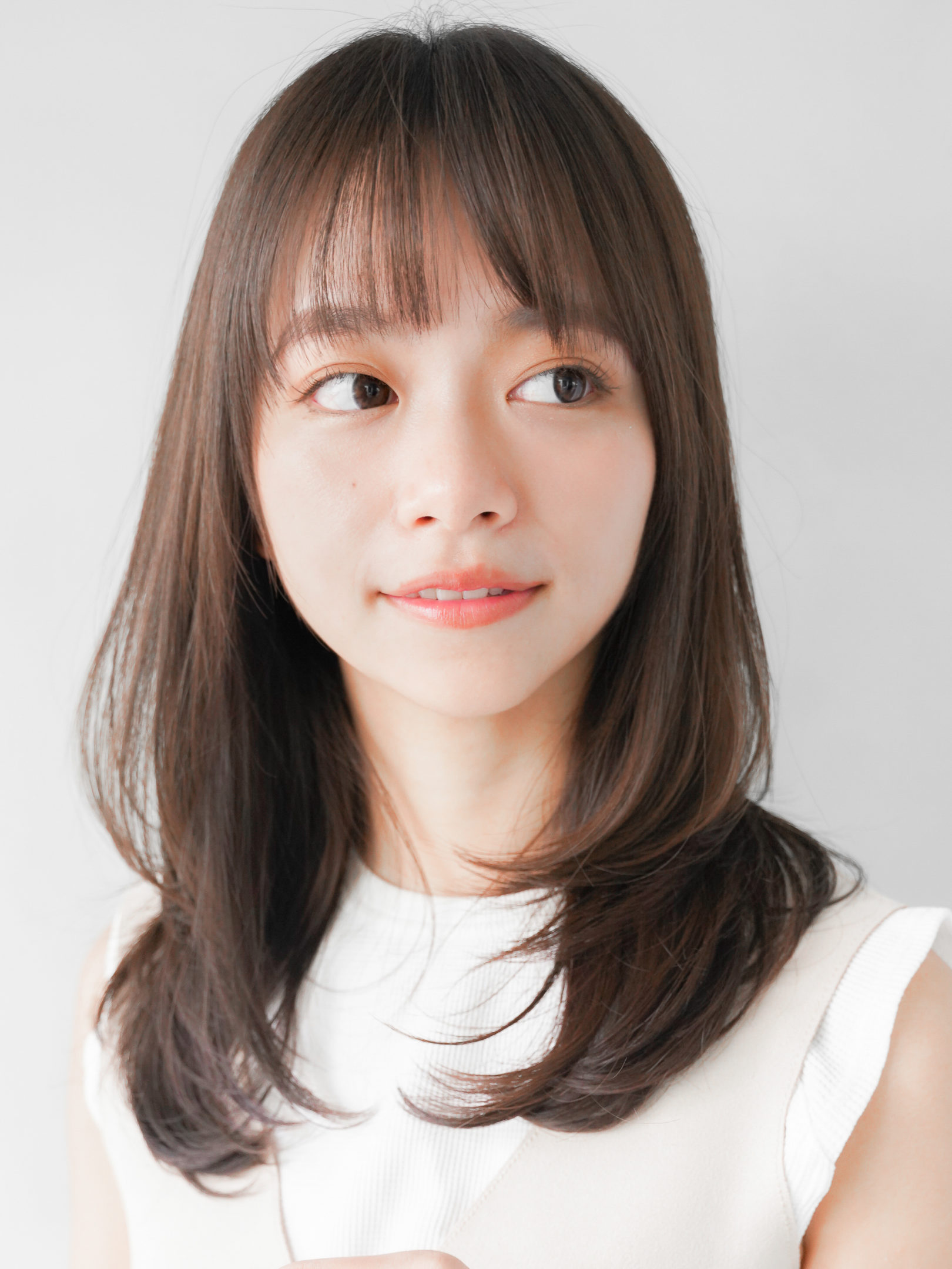 レイヤーセミロングの内巻きスタイル 表参道 青山の美容院 美容室グループ Kanow Group