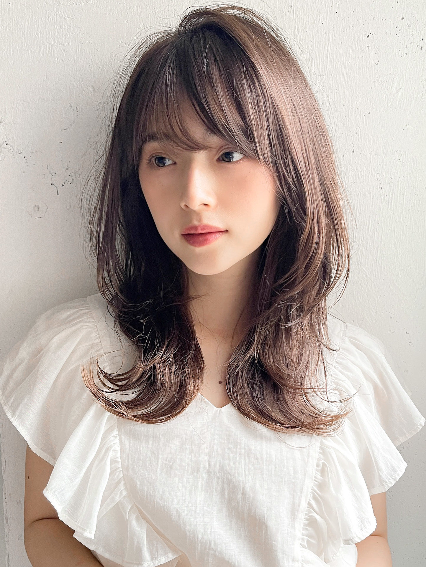 季節にぴったり◎軽やかレイヤースタイル！