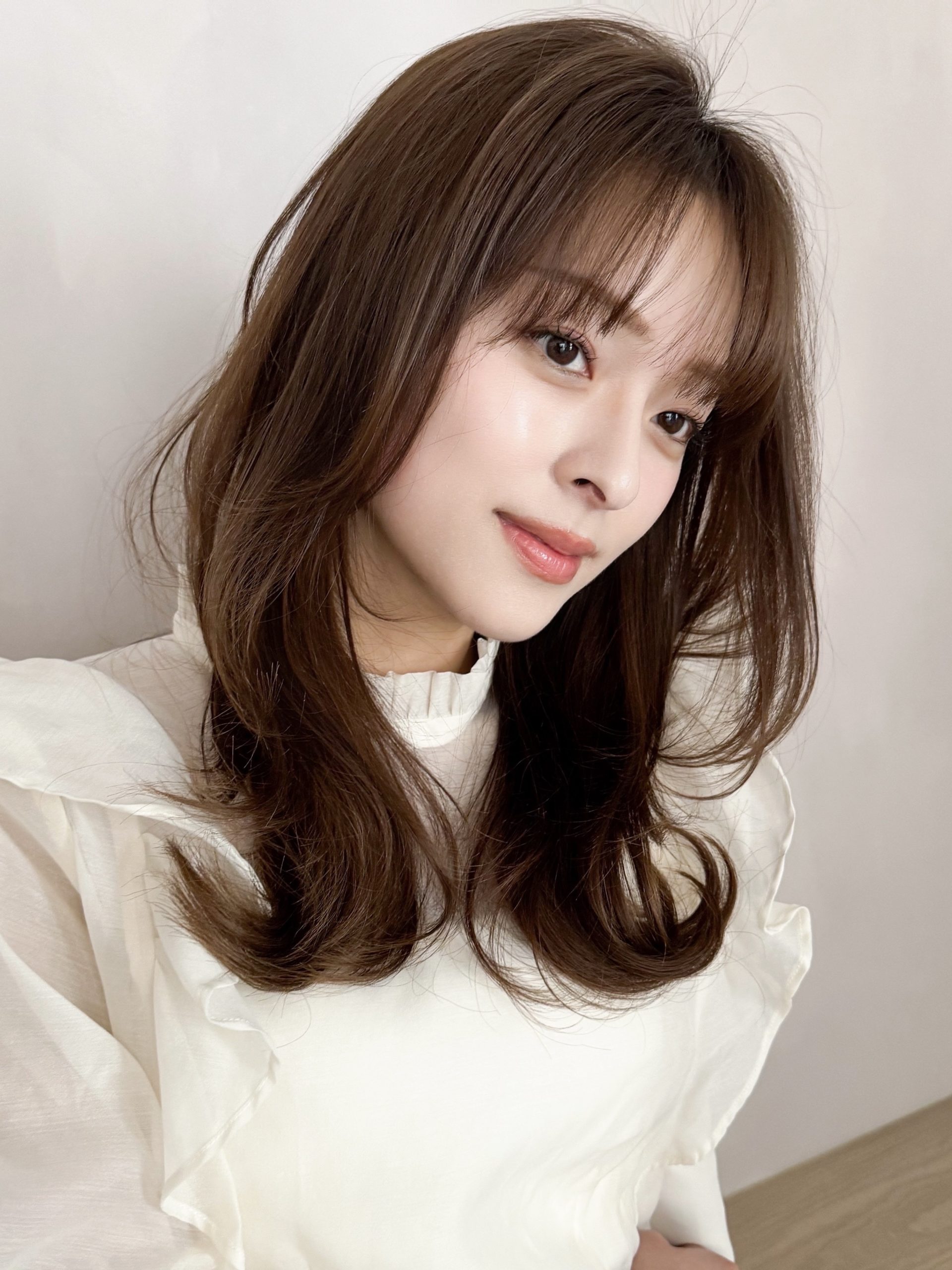 白髪を自然に美しく!大人のための白髪ぼかしカラー徹底ガイド 【Agnos青山 上遠野裕樹】