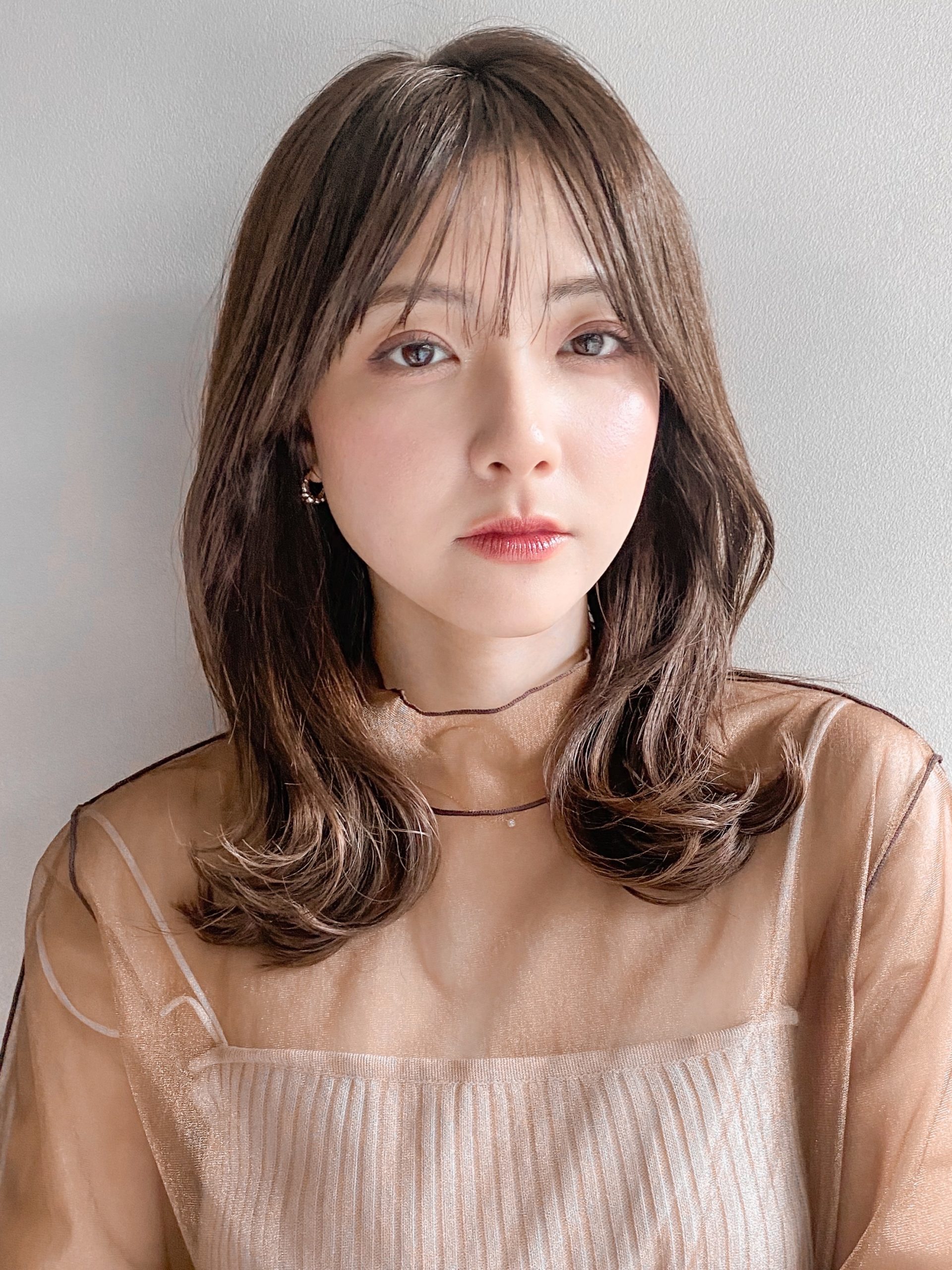 鎖骨でワンカールの外ハネスタイル！