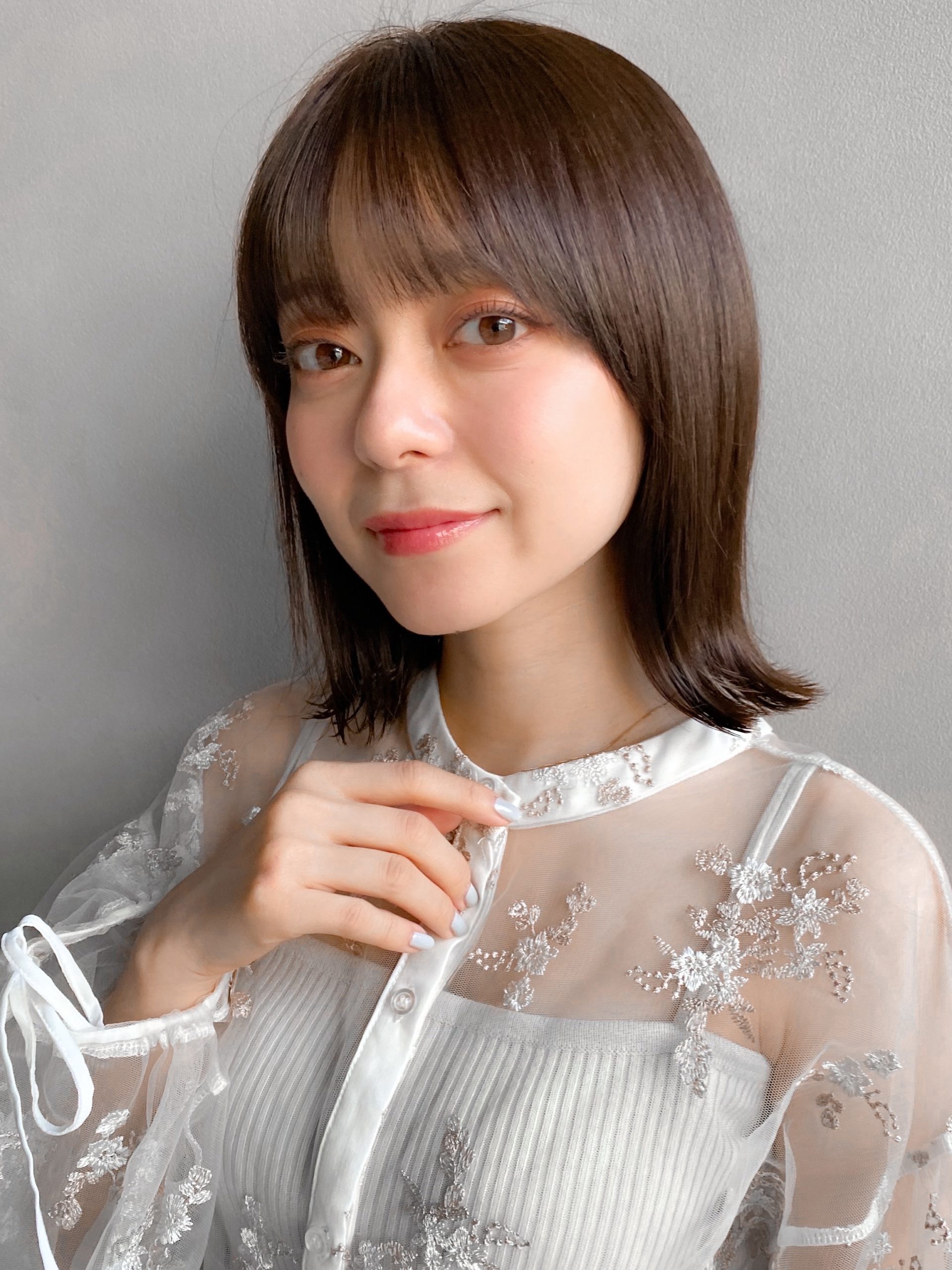 肩上で跳ねる外ハネスタイル！