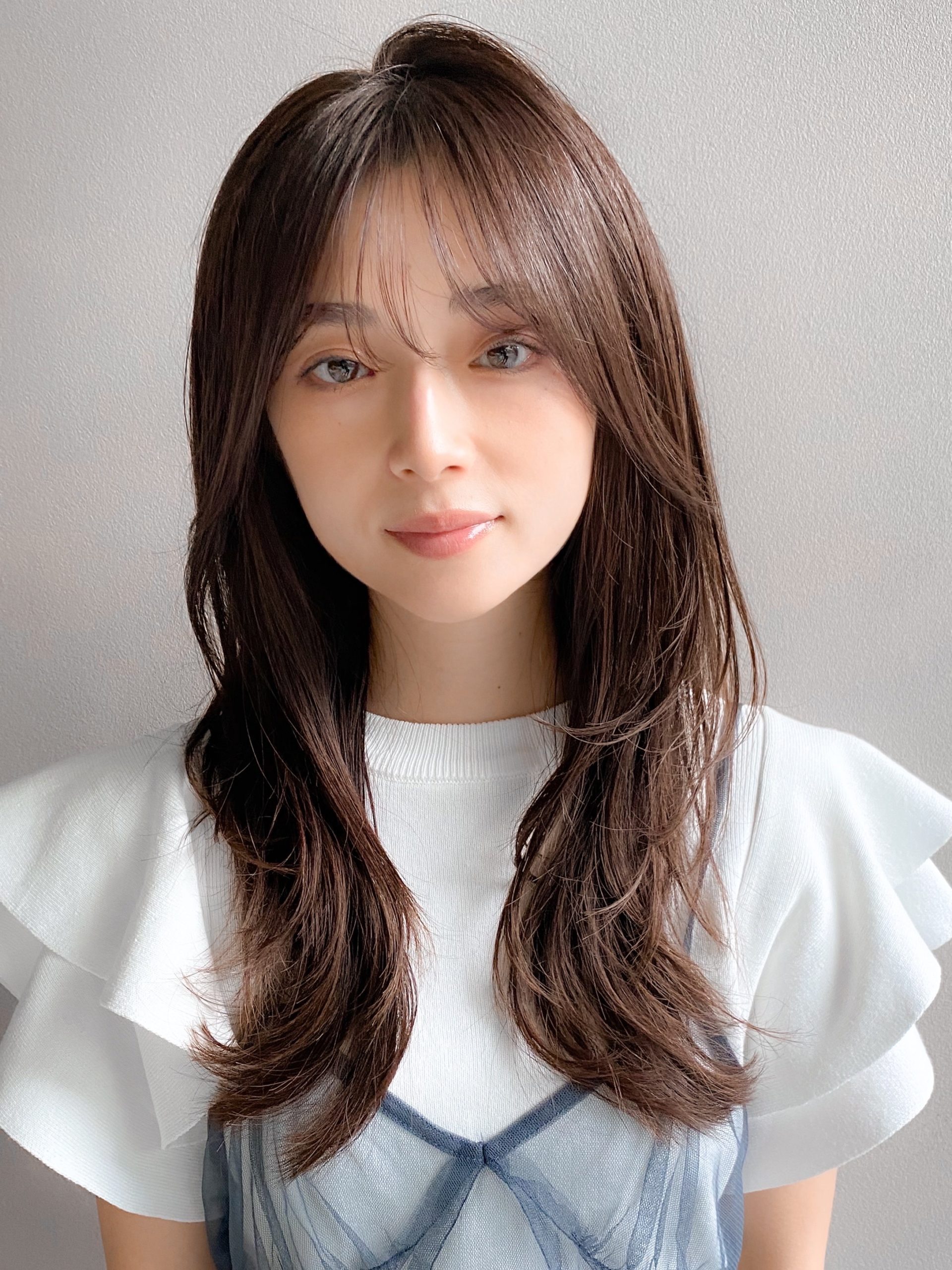 セミロングでもふんわりレイヤースタイル！