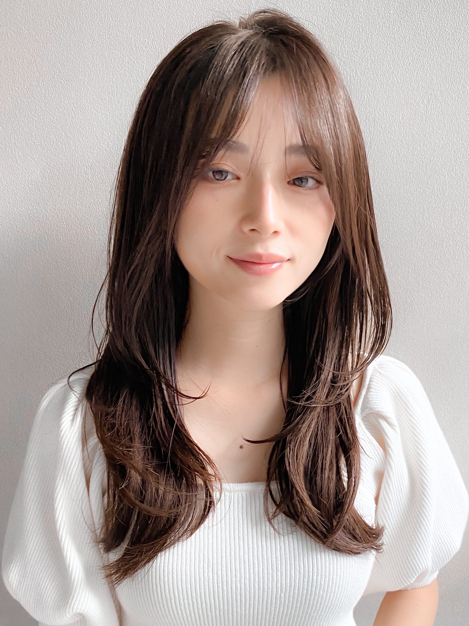 セミロングのくびれスタイル！