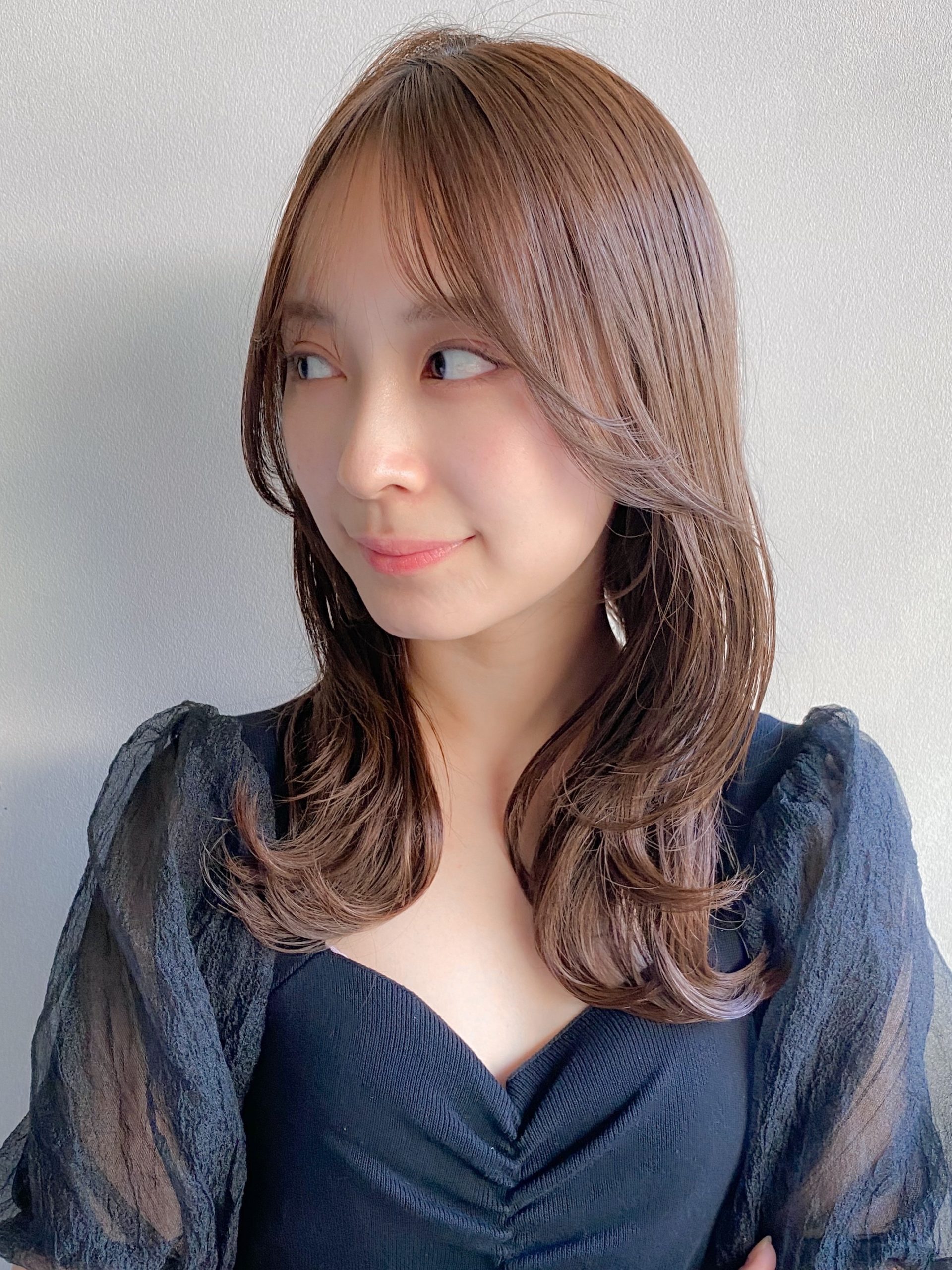 ミディアムレイヤースタイルがおすすめ！