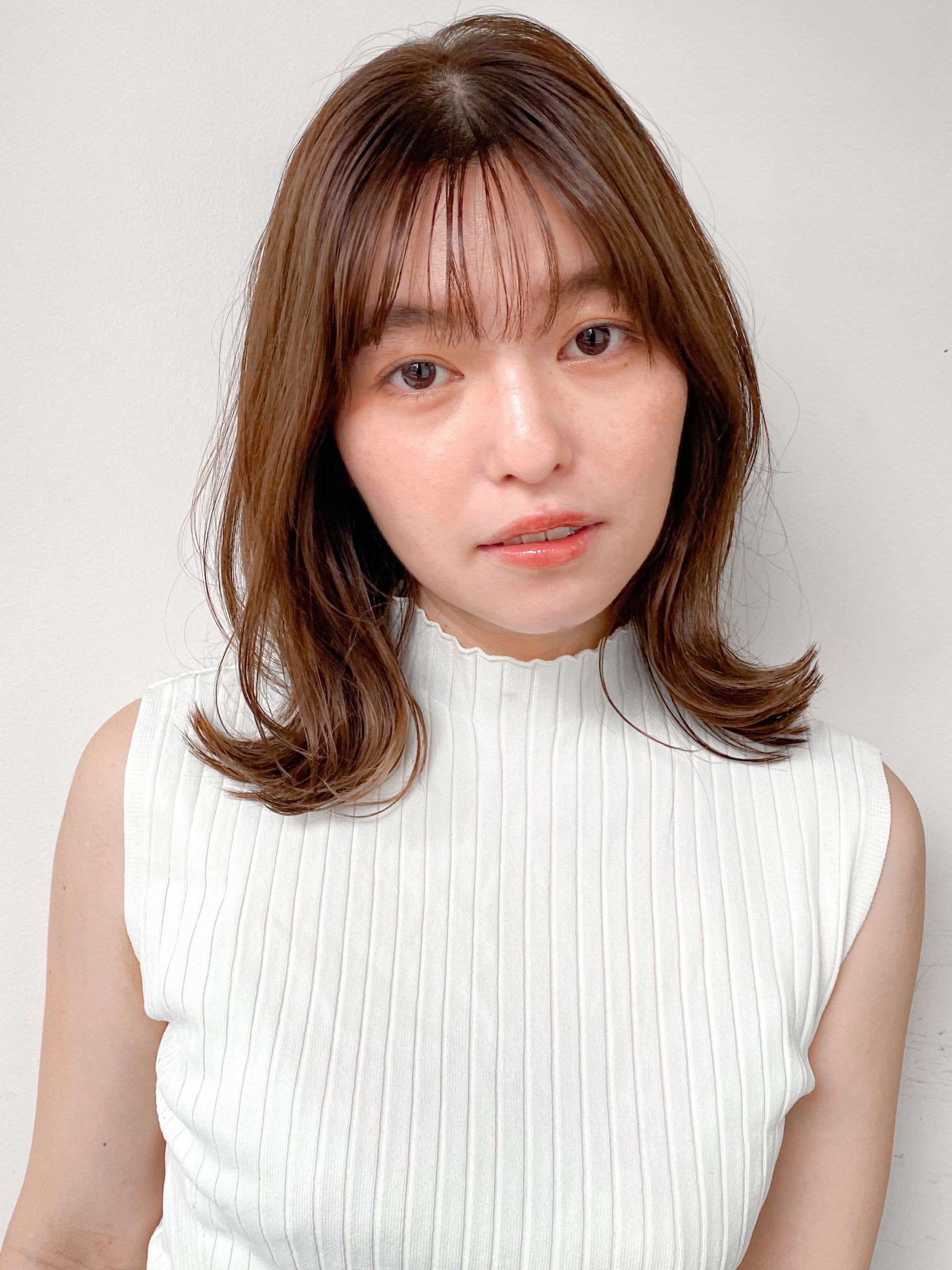 鎖骨でカールする外ハネヘア！