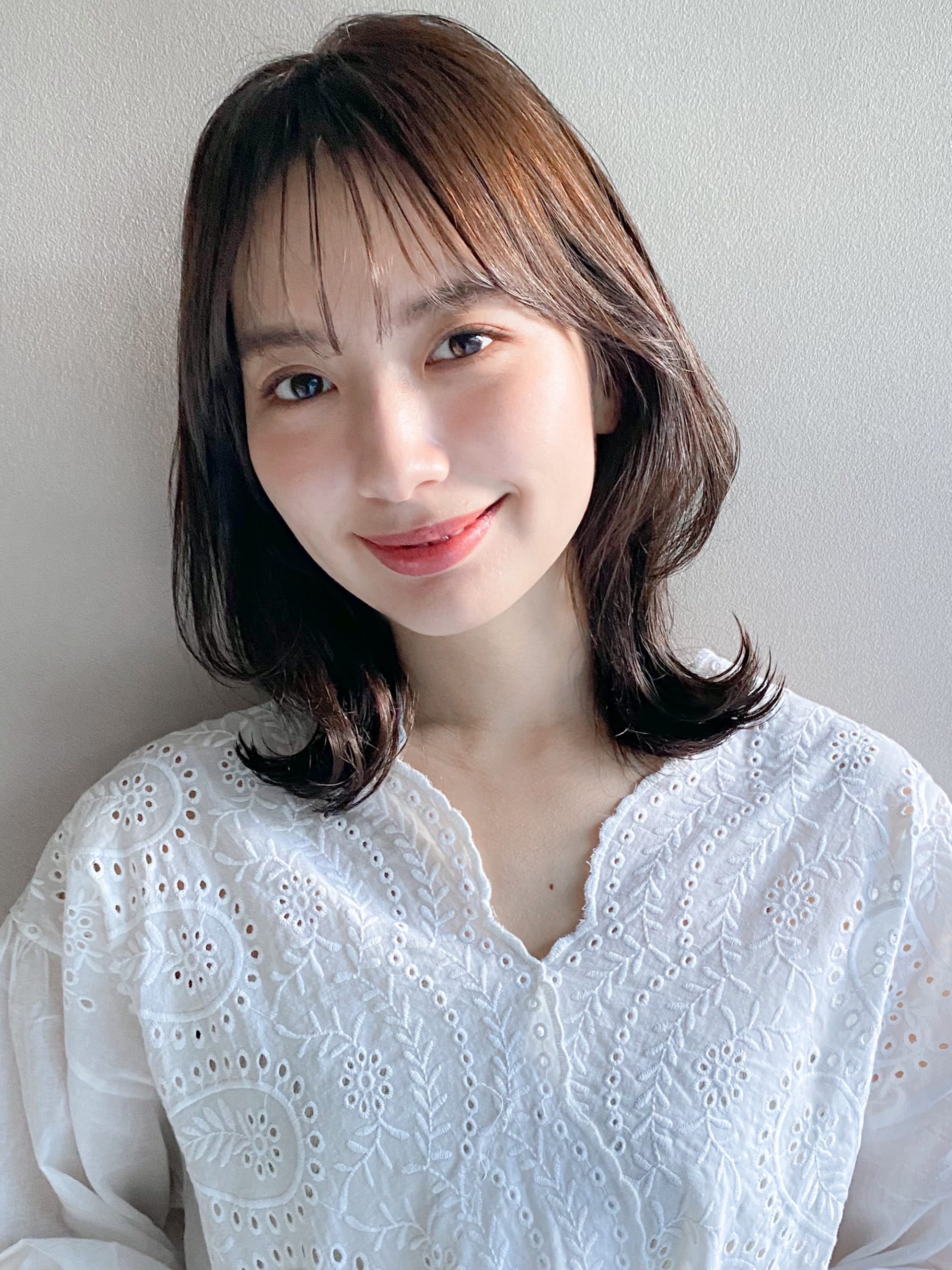 鎖骨でワンカールの外ハネスタイル!