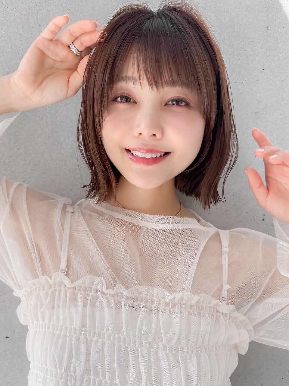 透けバングの柔らか丸みボブ