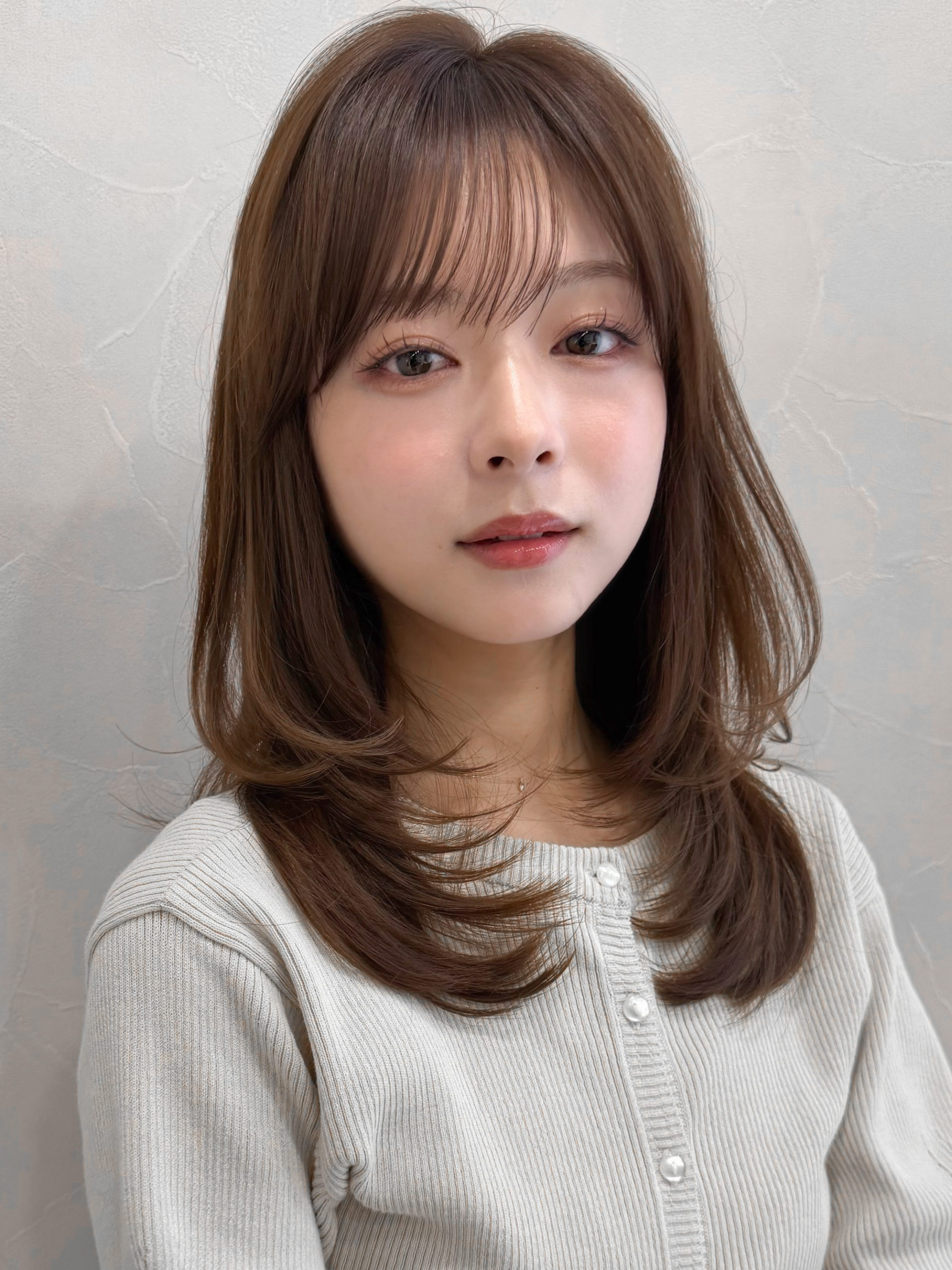 動きで魅せる、大人のレイヤーカット♪