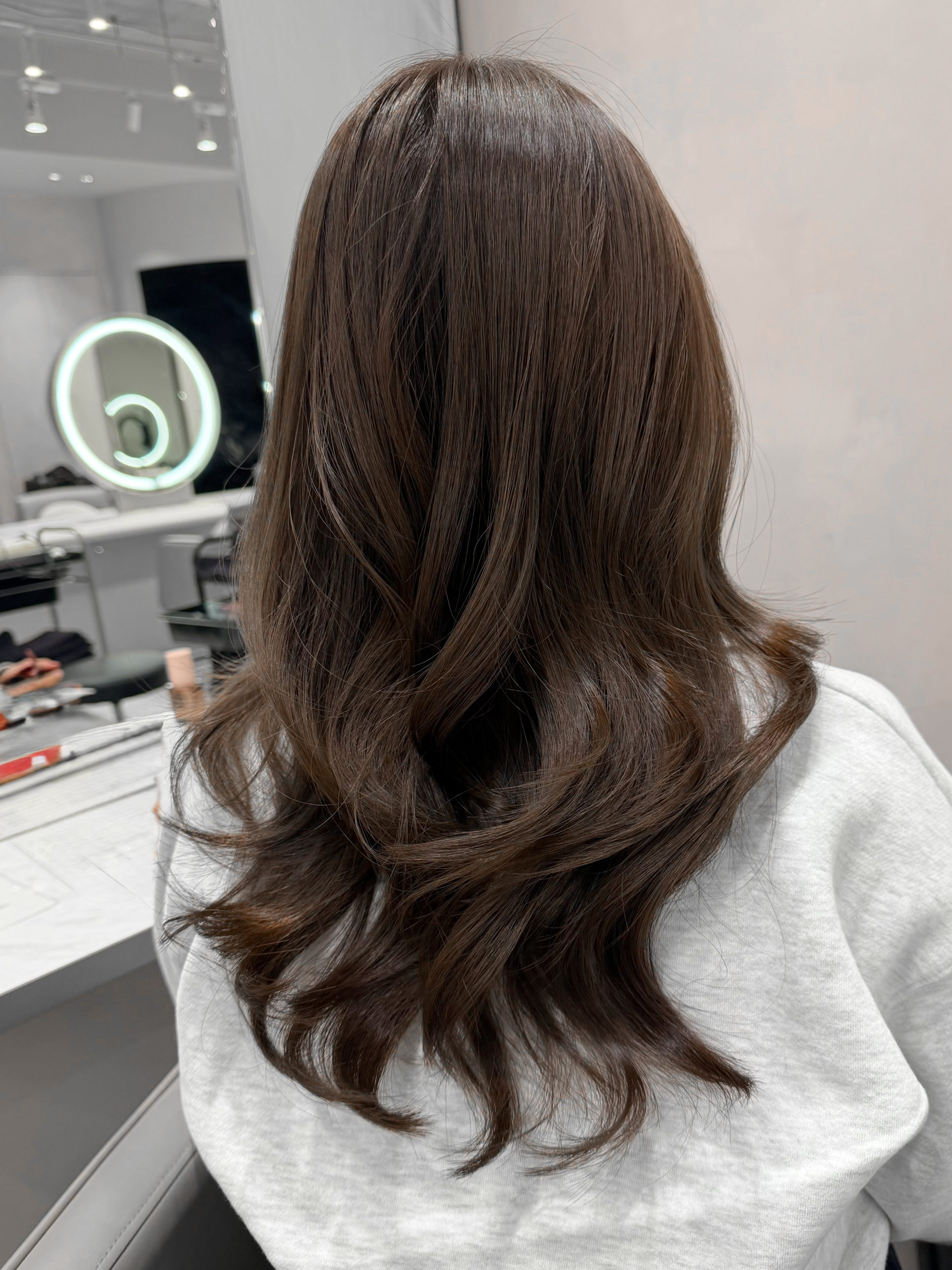 上品なツヤ感が魅力◎ココアブラウンでつくる大人ナチュラルヘア