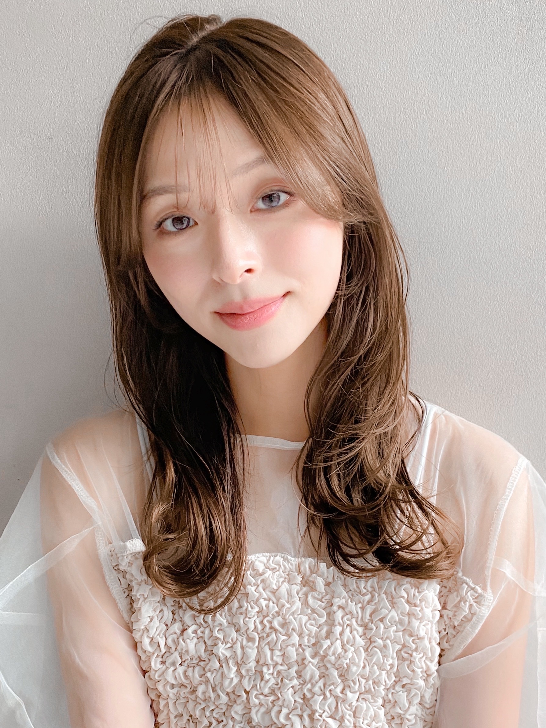 セミロングの外ハネワンカールスタイル!